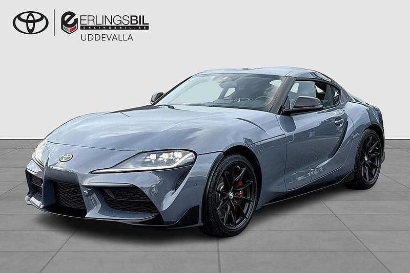 Grå Ny 2025 Toyota Supra Sportkupé | 853 800 kr - Bild 1/4