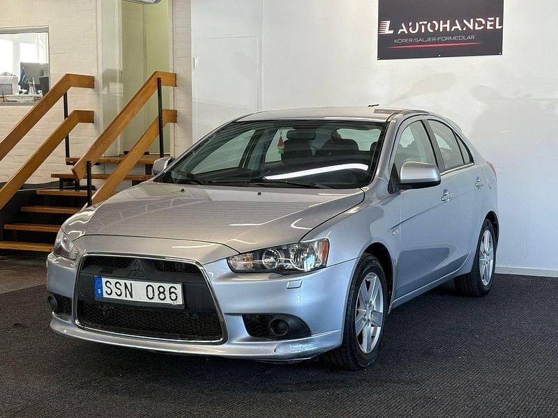 Silver Begagnad 2008 Mitsubishi Lancer Sportback Halvkombi | 34 900 kr (Marknadspris) - Bild 1/4