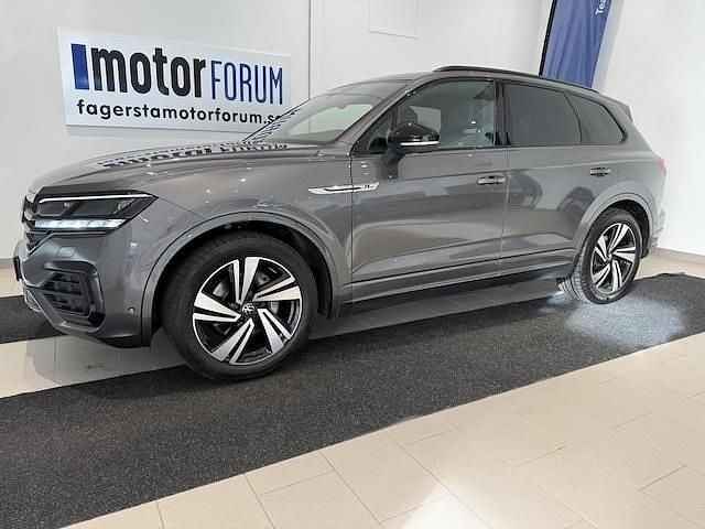 Grå Begagnad 2021 VW Touareg R-line SUV | 379 000 kr (Marknadspris) - Bild 1/4