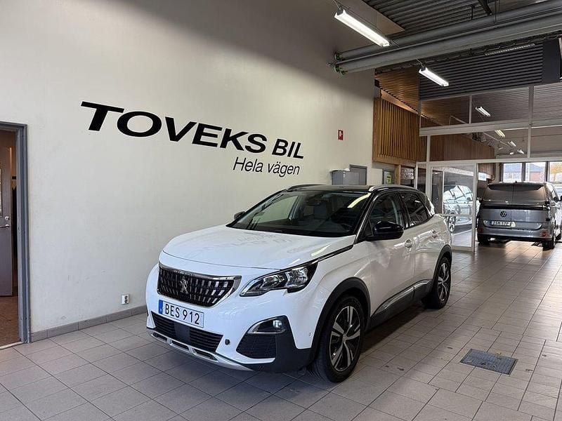 Vit Begagnad 2017 Peugeot 3008 Sedan | 154 900 kr (Marknadspris) - Bild 1/4