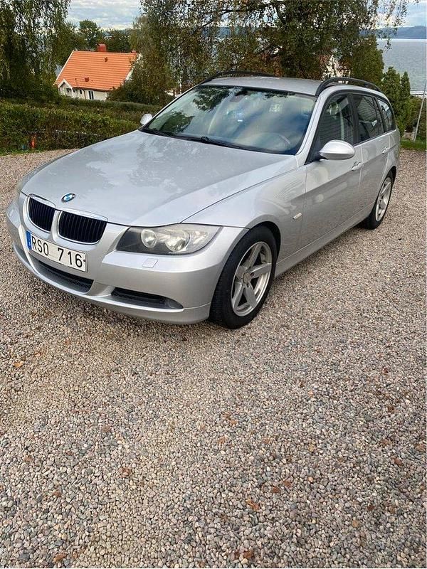 Grå Begagnad 2007 BMW 320 Advantage Kombi | 50 000 kr (Marknadspris) - Bild 1/4