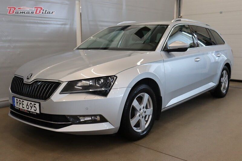 Silver Begagnad 2017 Skoda Superb Business Line Kombi | 169 900 kr - Bild 1/4