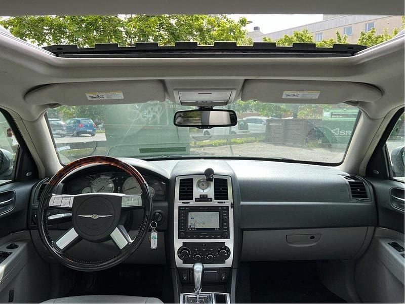 Svart Begagnad 2006 Chrysler 300C Touring Kombi | 40 000 kr (Marknadspris) - Bild 1/4