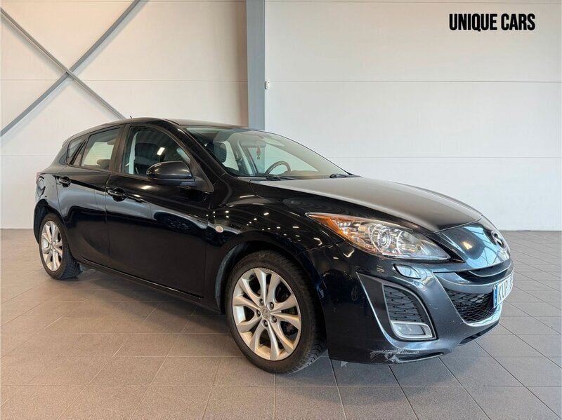 Svart Begagnad 2010 Mazda 3 Inclusive Halvkombi | 39 900 kr (Marknadspris) - Bild 1/4