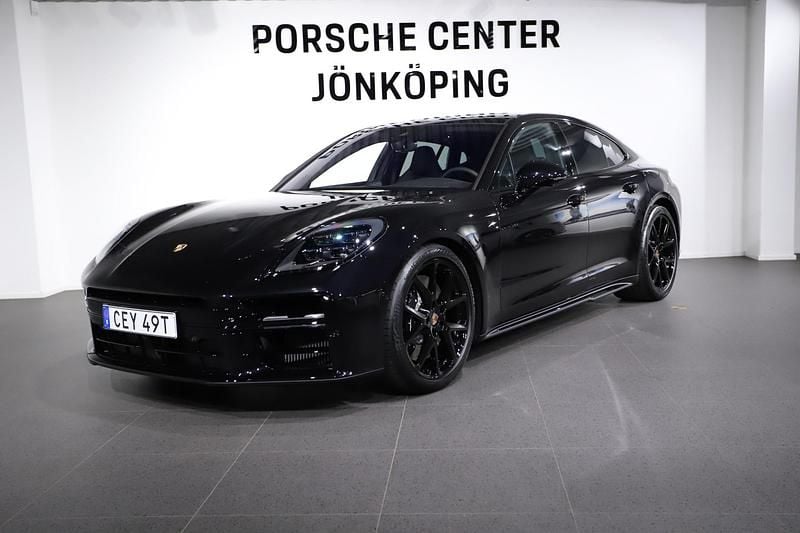 Svart (black) Ny 2025 Porsche Panamera 4S Sedan | 2 104 300 kr - Bild 1/4