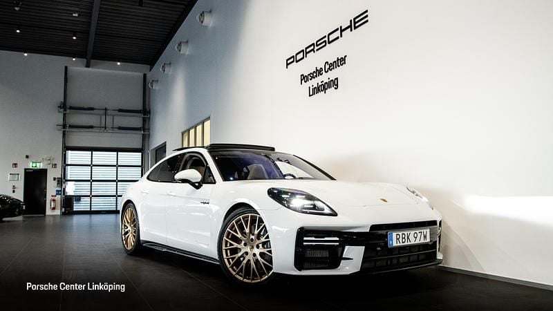 Vit Ny 2025 Porsche Panamera 4 Sedan | 1 449 000 kr - Bild 1/4