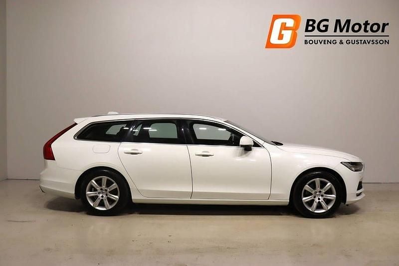 Begagnad Volvo V90 Momentum 190 HK (139 kW) 2016 Vit Kombi