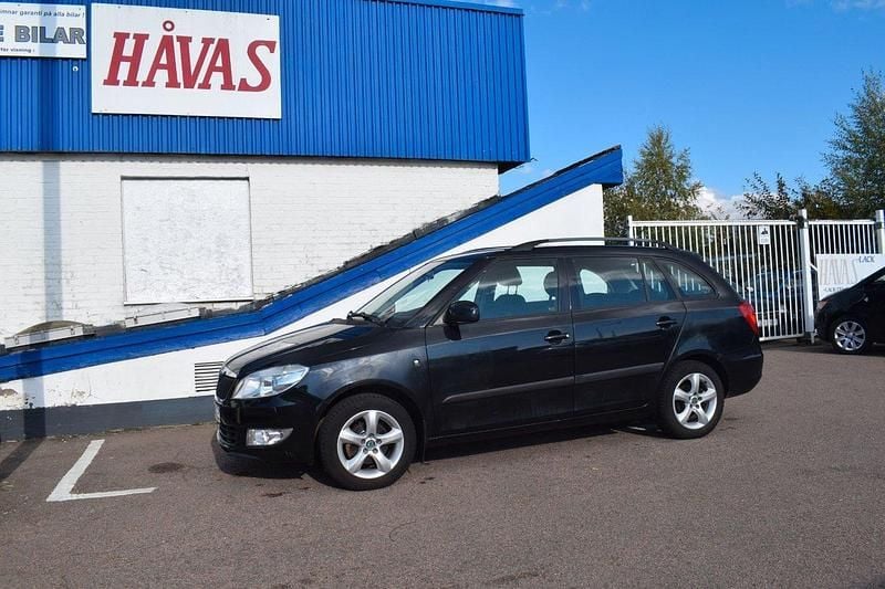 Svart Begagnad 2013 Skoda Fabia Elegance Kombi | 44 900 kr (Marknadspris) - Bild 1/4