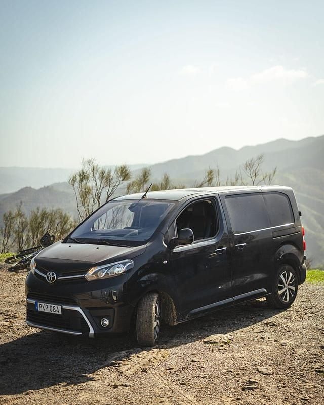 Begagnad 2017 Toyota Proace Executive Van | 125 000 kr (Marknadspris) - Bild 1/4