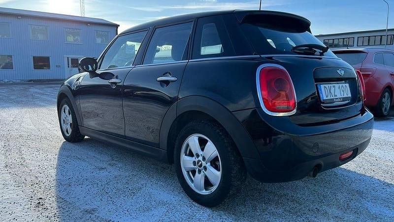 Begagnad Mini ONE 102 HK (75 kW) 2017 Halvkombi