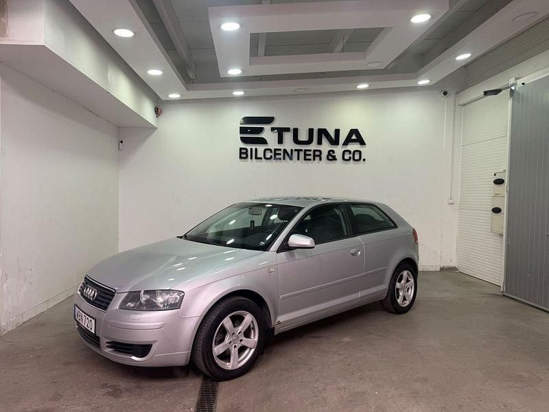 Silver Begagnad 2004 Audi A3 Attraction Halvkombi | 24 900 kr (Marknadspris) - Bild 1/4