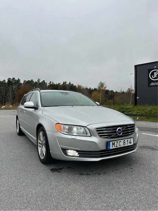 Grå Begagnad 2013 Volvo V70 Momentum Kombi | 65 000 kr (Bra pris) - Bild 1/4