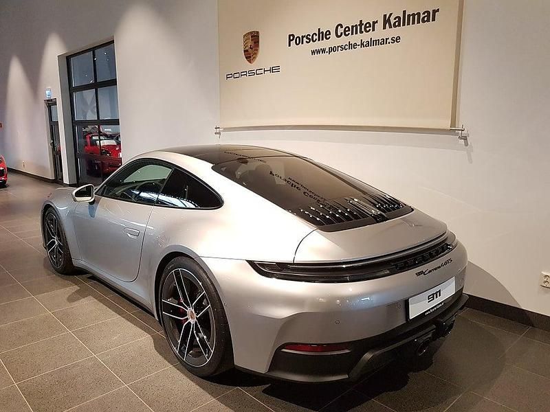 Begagnad Porsche 911 Carrera 4 GTS 540 HK (397 kW) 2025