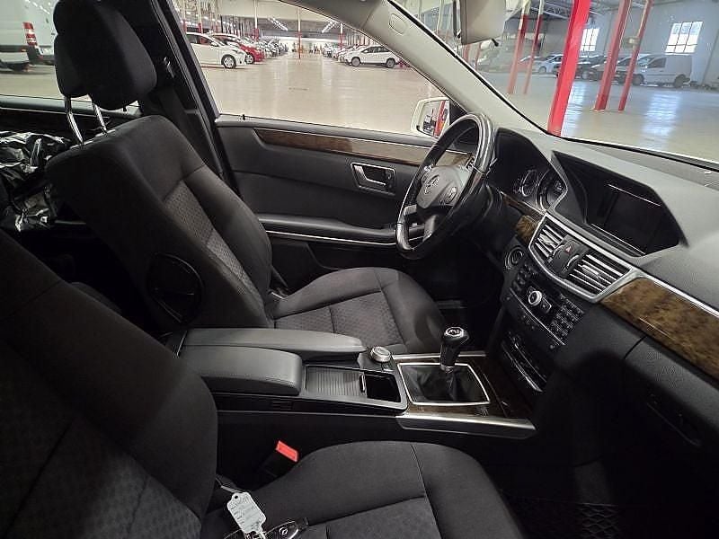 Begagnad Mercedes E200 Classic 136 HK (100 kW) 2013 Vit Sedan