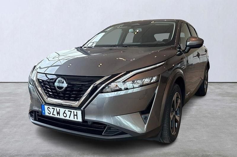 Grå Begagnad 2022 Nissan Qashqai SUV | 284 800 kr (Marknadspris) - Bild 1/4