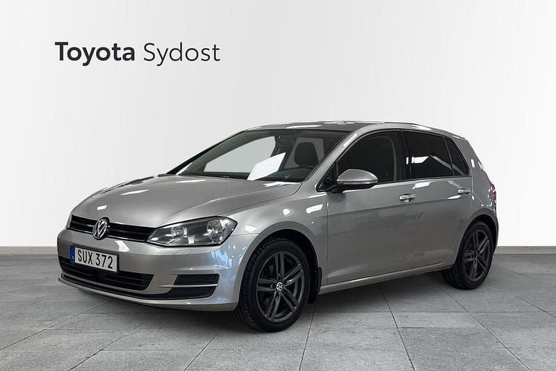 Silver Begagnad 2014 VW Golf VII Halvkombi | 103 500 kr (Marknadspris) - Bild 1/4