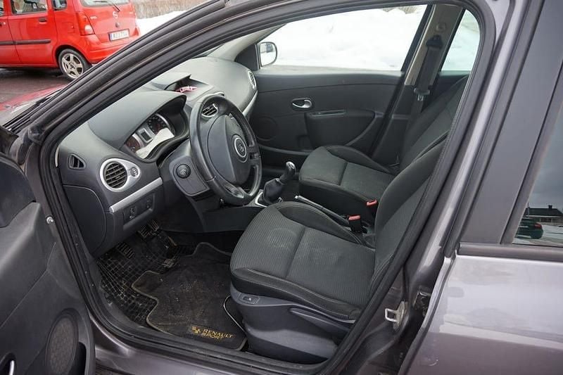 Begagnad Renault Clio IV 88 HK (64 kW) 2012 Halvkombi