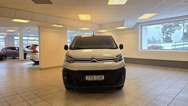 Begagnad Citroën e-Jumpy 100 kW (136 HK) 2022 Vit Minibuss