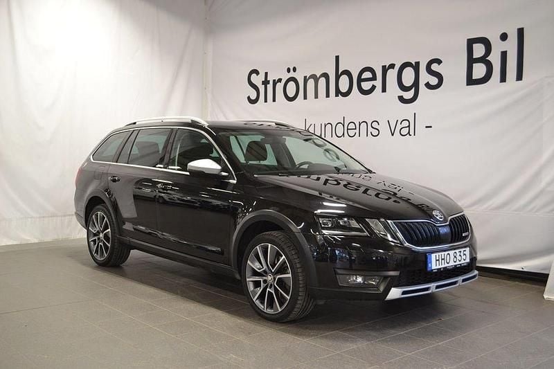 Svart Begagnad 2020 Skoda Octavia Scout Kombi | 289 000 kr (Lite dyr) - Bild 1/4