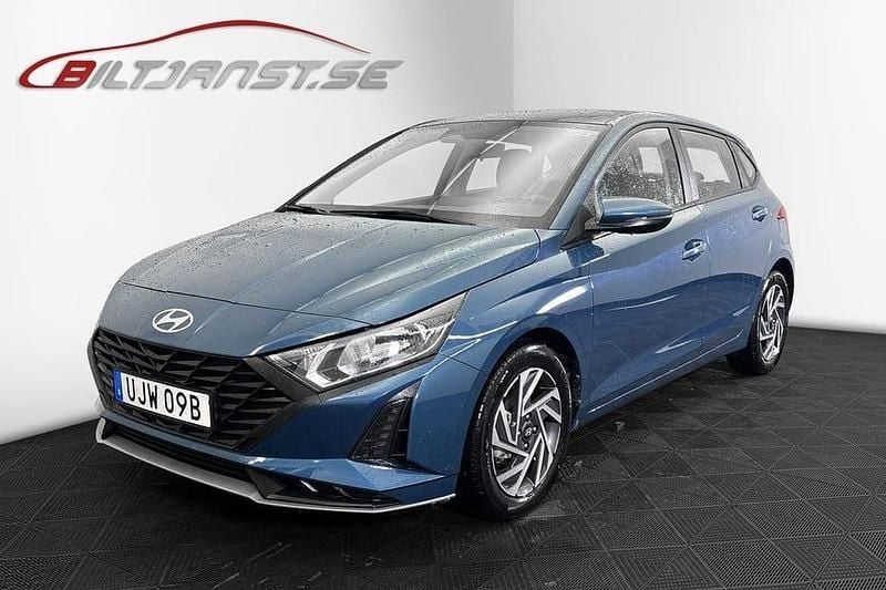 Svart Begagnad 2024 Hyundai i20 Essential Halvkombi | 209 900 kr (Marknadspris) - Bild 1/4