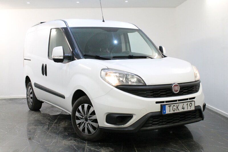 Vit Begagnad 2016 Fiat Doblò Minibuss | 54 899 kr (Marknadspris) - Bild 1/4