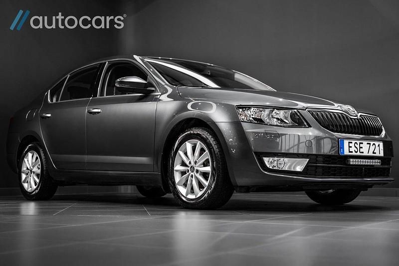 Grå Begagnad 2014 Skoda Octavia Ambition Halvkombi | 110 000 kr (Lite dyr) - Bild 1/4