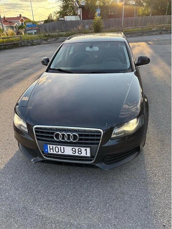 Grå Begagnad 2009 Audi A4 Kombi | 40 000 kr (Superpris) - Bild 1/4