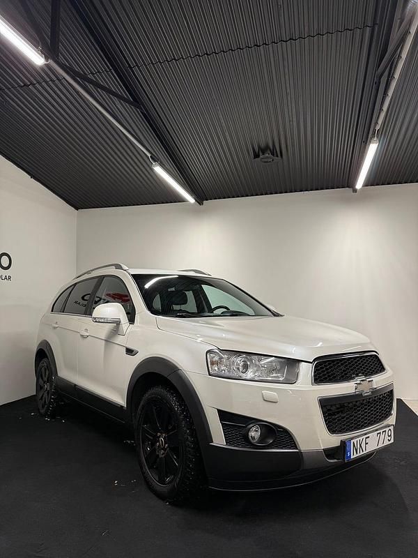 Begagnad Chevrolet Captiva 184 HK (135 kW) 2011 Vit SUV