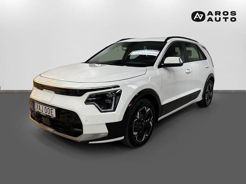 Vit Begagnad 2022 Kia e-Niro SUV | 304 900 kr (Marknadspris) - Bild 1/4