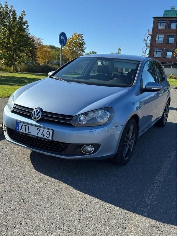 Blå Begagnad 2011 VW Golf VI Halvkombi | 65 000 kr (Bra pris) - Bild 1/3