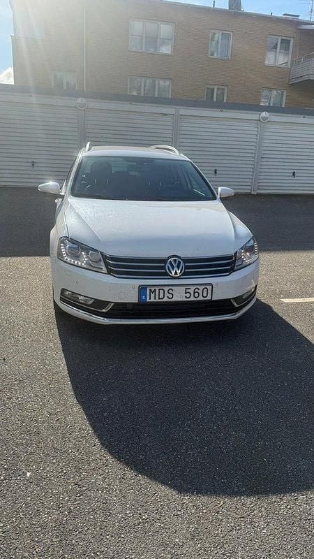 Vit Begagnad 2012 VW Passat GT Kombi | 85 000 kr (Marknadspris) - Bild 1/4
