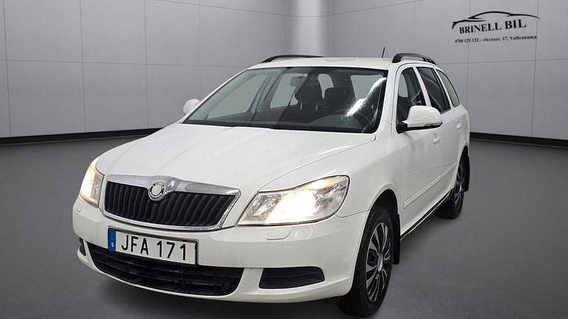 Vit Begagnad 2009 Skoda Octavia Kombi | 43 000 kr - Bild 1/4