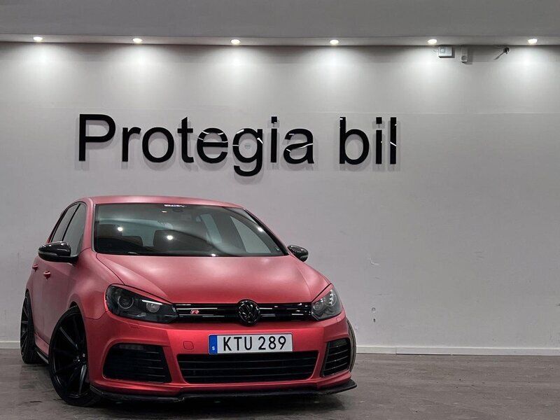 Begagnad VW Golf VI R 375 HK (275 kW) 2010 Mörkblå Halvkombi