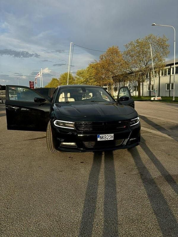 Svart Begagnad 2018 Dodge Charger Sedan | 239 000 kr - Bild 1/4