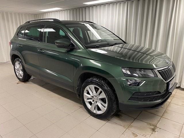 Emerald green metallic Begagnad 2018 Skoda Karoq Ambition SUV | 159 000 kr (Marknadspris) - Bild 1/4