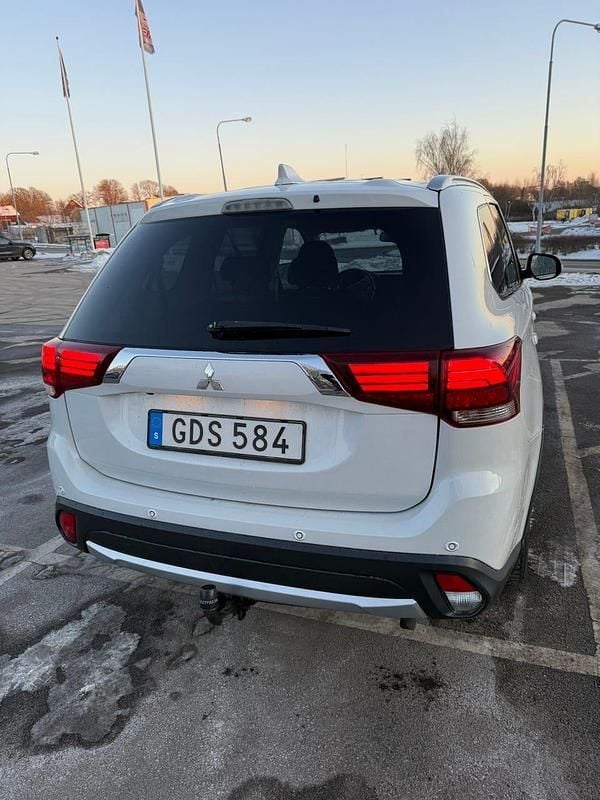 Begagnad Mitsubishi Outlander 150 HK (110 kW) 2017 SUV