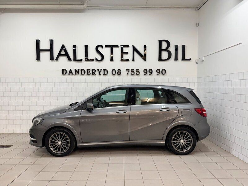 Mörkgrå Begagnad 2016 Mercedes B250e Minibuss | 139 000 kr - Bild 1/4