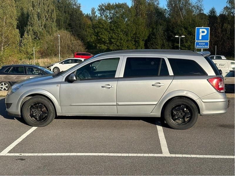 Grå Begagnad 2008 Opel Astra Kombi | 14 000 kr (Marknadspris) - Bild 1/4