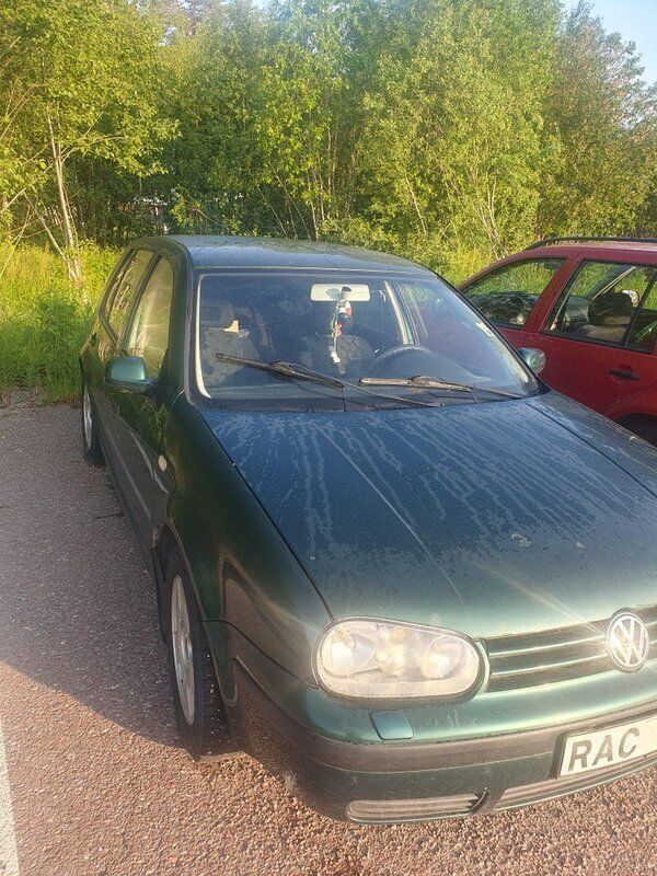 Grön Begagnad 2000 VW Golf IV Trendline Halvkombi | 5 000 kr (Superpris) - Bild 1/2