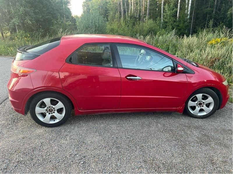Röd Begagnad 2007 Honda Civic Sport Halvkombi | 30 000 kr (Bra pris) - Bild 1/2