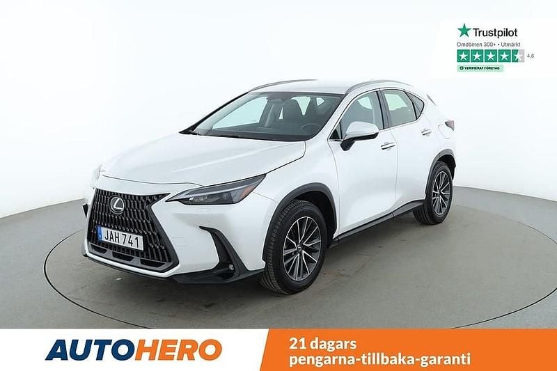 Vit Begagnad 2023 Lexus NX350h Business Edition SUV | 489 000 kr (Marknadspris) - Bild 1/4