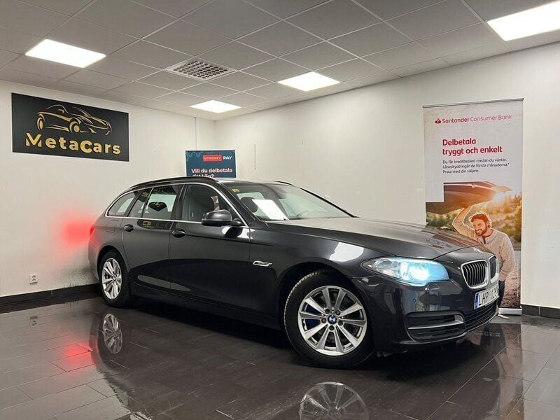 Grå Begagnad 2014 BMW 520 Kombi | 119 900 kr (Marknadspris) - Bild 1/4