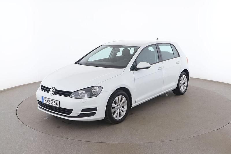 Vit Begagnad 2016 VW Golf VII Sedan | 124 000 kr (Marknadspris) - Bild 1/3
