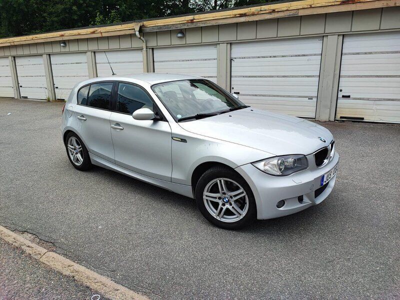 Begagnad 2010 BMW 118 M Sport Halvkombi | 57 000 kr (Marknadspris) - Bild 1/4
