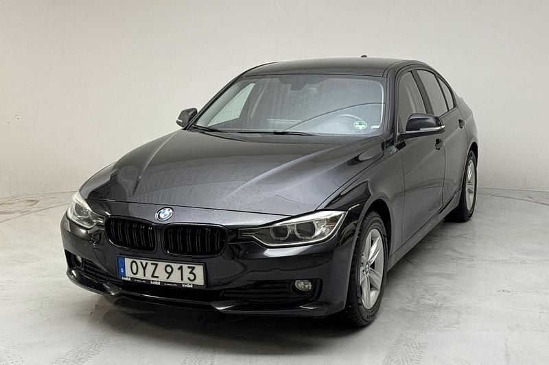 Svart Begagnad 2012 BMW 320 Sedan | 96 000 kr (Bra pris) - Bild 1/4