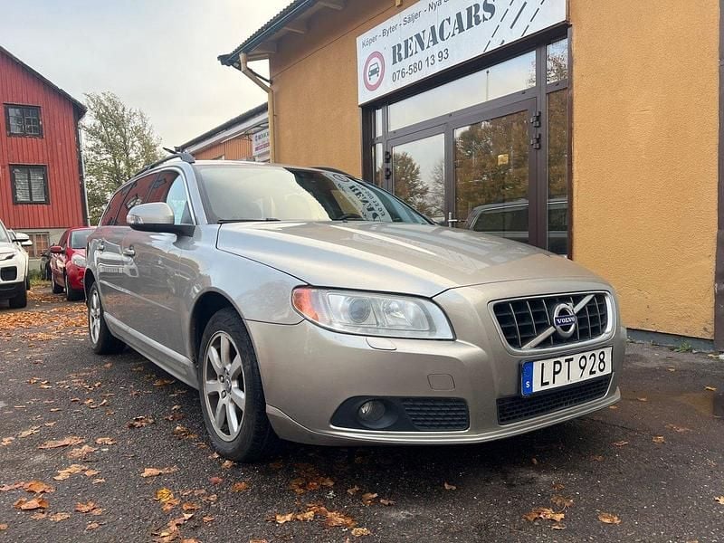 Ljusbrun Begagnad 2011 Volvo V70 Momentum Kombi | 49 900 kr (Bra pris) - Bild 1/4