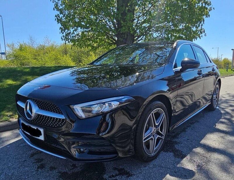 Svart Begagnad 2022 Mercedes A250 AMG Halvkombi | 285 000 kr (Superpris) - Bild 1/4