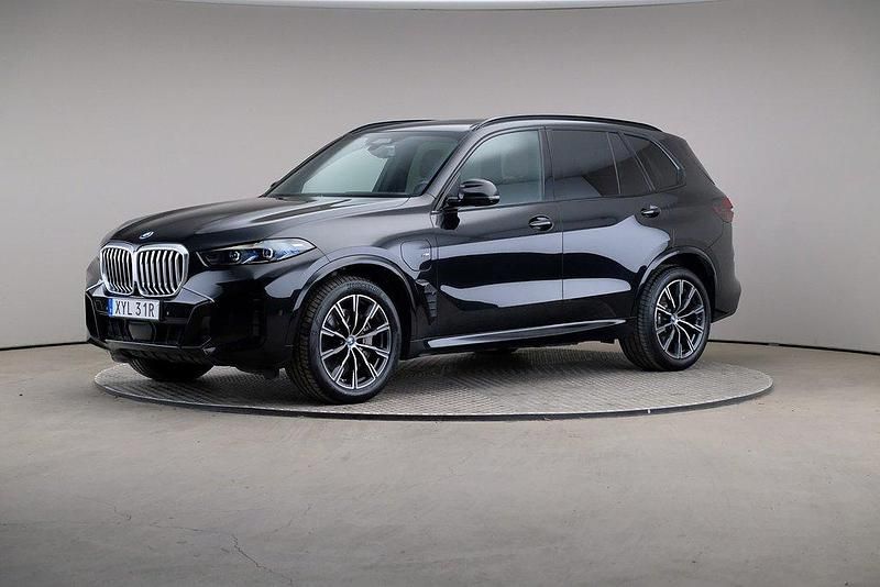 Svart Begagnad 2024 BMW X5 M Sport SUV | 949 000 kr - Bild 1/4