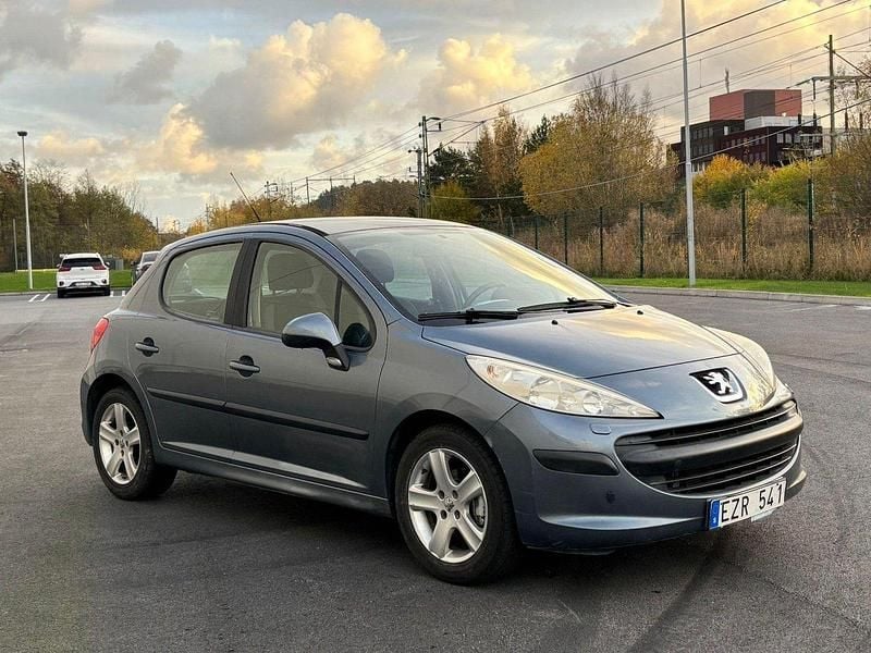 Grå Begagnad 2007 Peugeot 207 Halvkombi | 34 990 kr (Marknadspris) - Bild 1/4