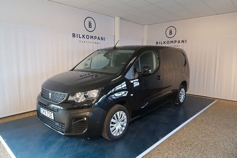 Svart Begagnad 2020 Peugeot Partner Minibuss | 184 800 kr (Marknadspris) - Bild 1/4